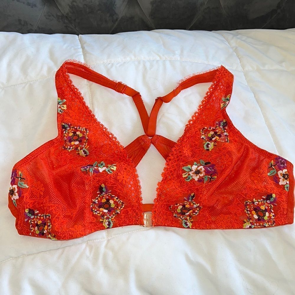 BRAND NEW WITH TAG SAVAGE X FENTY FLORAL PRINT BRA